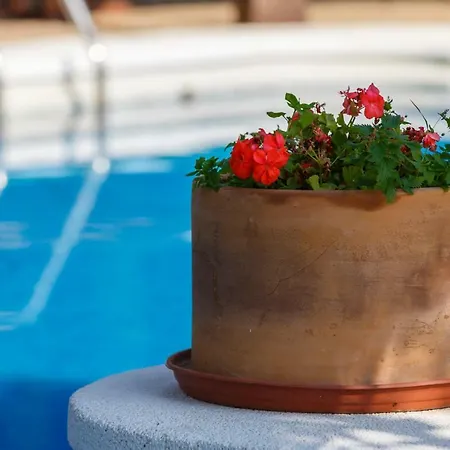 Casa Atalaya En De Con Piscina 아파트 *